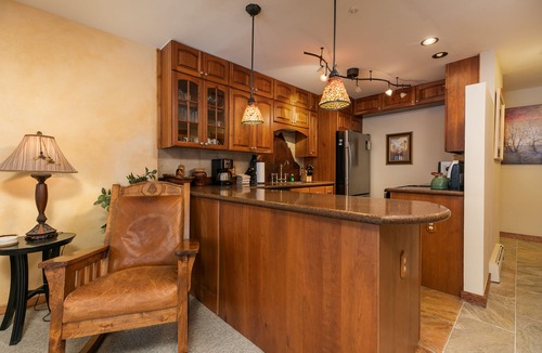 Four O'Clock Condo | Tyra Streamside Buffalo Run Condo: Ski-In/Ski-Out