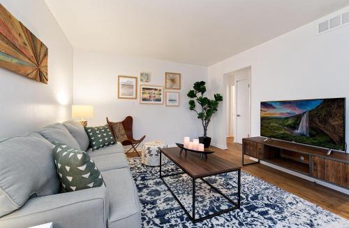 University Acres Apartment | Ultimate Chill Zone, BBQ, Bikes, Pet Friendly!