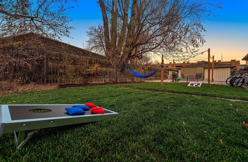 University Acres Condo | Ultimate Chill Zone, BBQ, Bikes, Pet Friendly!