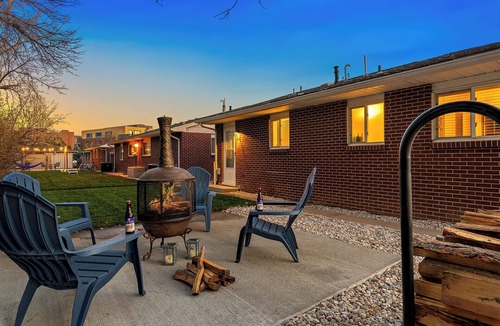 University Acres House | Ultimate Group Getaway | Big Yard, Fire Pit, Grill