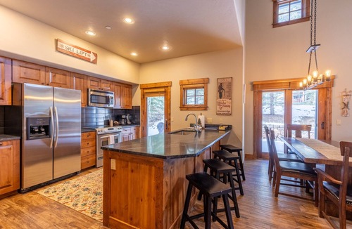 Breckenridge House | Unbeatable location! 5 Min Walk to Main St