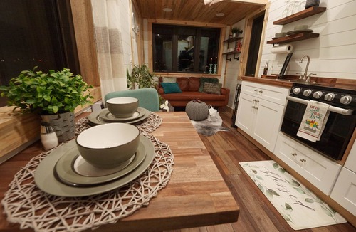 Fountain Cabin | Underneath the stars Romantic Tiny Retreat