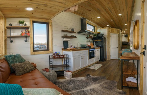 Fountain Cabin | Underneath the stars Romantic Tiny Retreat