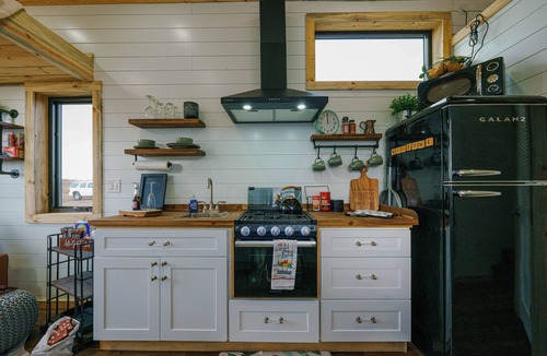 Fountain Cabin | Underneath the stars Romantic Tiny Retreat