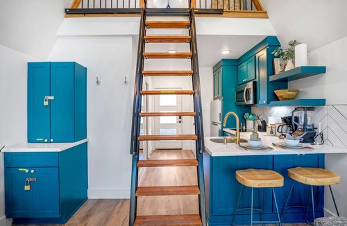 South Central Houston Apartment | Unique A-frame Tiny House - 2 km from MAJOR INTERNATIONAL SPORTING EVENT Fest