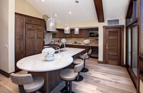 Avon Condo | Unique Lux Suite, Riverfrt Resort & Spa, Ski in out,Hot tub,Ski Valet,Rm Service