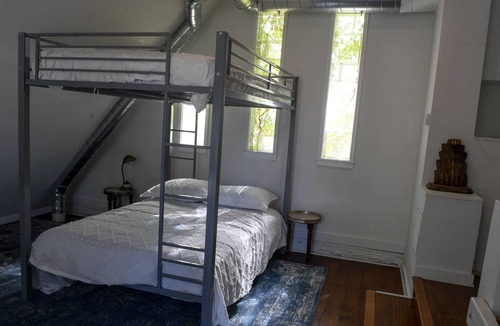 Jefferson Park Cottage | Unique Urban Carriage House with Ceder Hot Tub and Private Yard