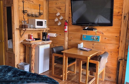 Cedaredge Cabin | Unit 1: Family Room/w Kitchenette at the Cedaredge Lodge