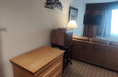 Crested Butte Condo | Unit #465 Charming 1-bedroom condo in with WiFi, fitness room, pool, hot tub.