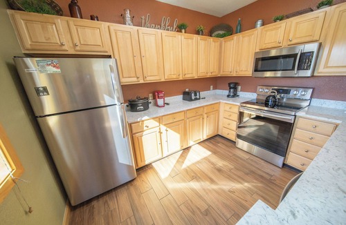 Mountain House Condo | Updated condo with amazing views and hot tub/pool