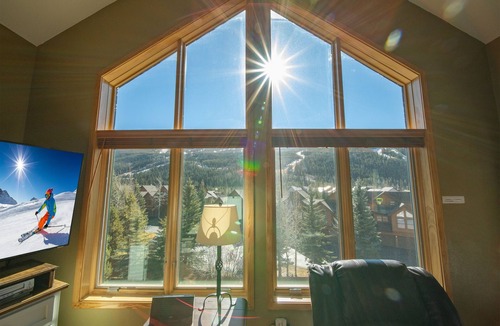 Mountain House Condo | Updated condo with amazing views and hot tub/pool