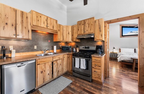 Crested Butte South House | Updated, Dog Friendly Rental Unit, Fire Pit, Fenced Yard, Sleeps 4