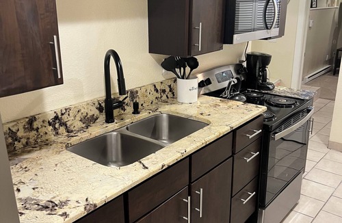 Speer Apartment | Updated Downtown Apartment in Baker with Off-Street Parking