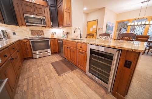 Mountain House Condo | Updated Luxury Condo with a quick walk to lift