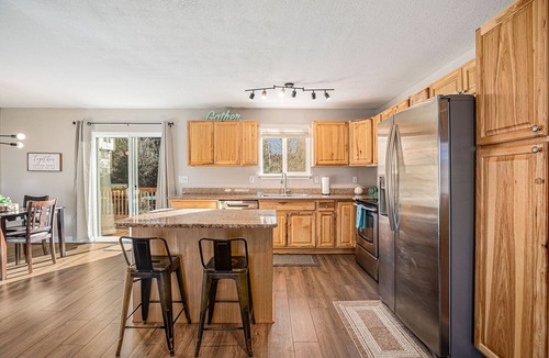 Castle Rock House | Updated, Open 3 bedroom at the Foot of the Rock!