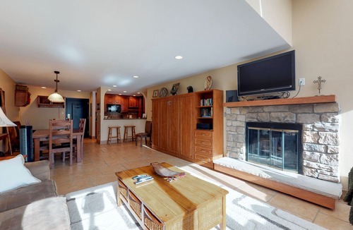 Copper Mountain Village House | Updated Penthouse Condo with Views & Hot Tub - Walk to Slopes