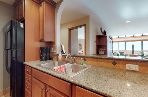 Copper Mountain Village House | Updated Penthouse Condo with Views & Hot Tub - Walk to Slopes