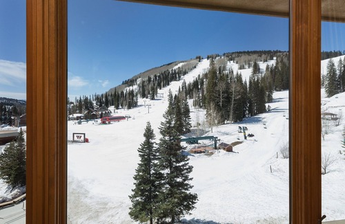 Purgatory Condo | Updated Ski in/Ski Out Condo - Corner Unit - Two Decks - Awesome Slope Views