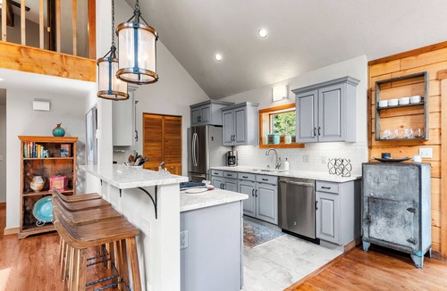 Blue River House | Updated & Spacious Cabin, Great Outdoor Space
