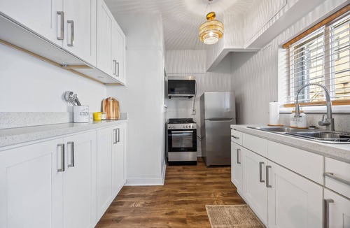 Willmore Condo | Updated Studio in Downtown Long Beach - Walk to Everything