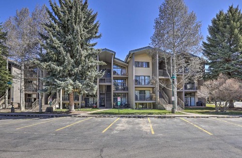 Avon Apartment | Upscale Avon Condo with Balcony and Mountain View!