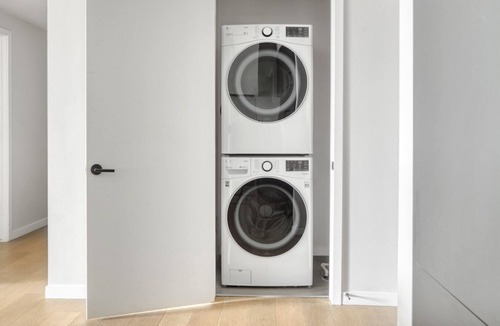City Park West Apartment | Upscale City Park 2BR w/ Balcony & W/D, near Uptown dining, by Blueground