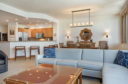 Highlands Townhomes Condo | Upscale Ski In/Out Condo! Beautiful Views!