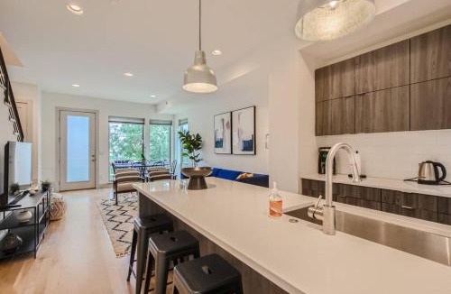 Five Points House | Upscale Townhome w/Stunning Rooftop Views