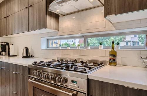 Five Points House | Upscale Townhome w/Stunning Rooftop Views