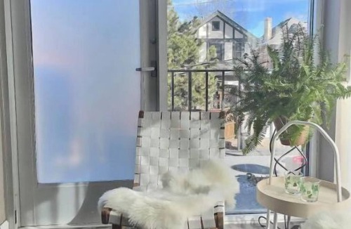Cheesman Park Apartment | Urban Denver 2BR Flat, Steps to Botanical Garden