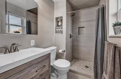 North Central Westminster Resort | Private room ∙ 3 guests