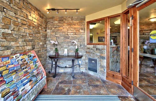 Northeast Colorado Springs Hotel | MCM Elegante Suites