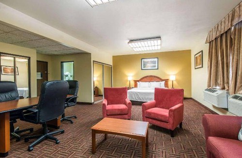 Central Colorado Springs Hotel | 35 m² Hotel ∙ 127 guests