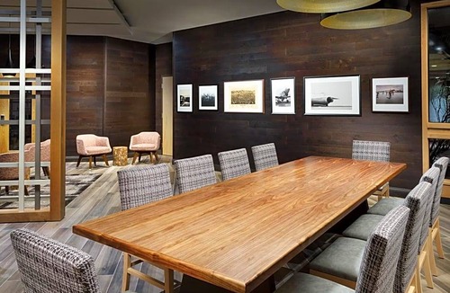 Southwest Colorado Springs Hotel | 3-Star Hotel ∙ DoubleTree by Hilton Colorado Springs