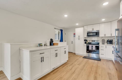 Allendale Area House | Vacation Launch Pad - Great for Groups!
