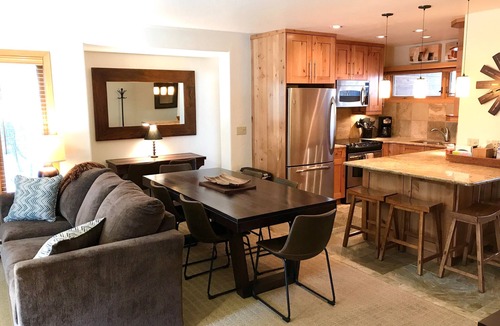 Vail Condo | Vail - Beautifully remodeled 2BR/2Bath - on Bus route to Vail village