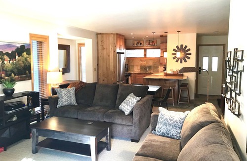 Vail Condo | Vail - Beautifully remodeled 2BR/2Bath - on Bus route to Vail village