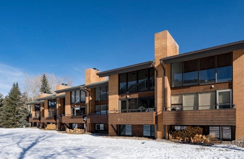 Eagle-Vail Condo | Vail/Beaver Creek Mountain Retreat on Golf Course