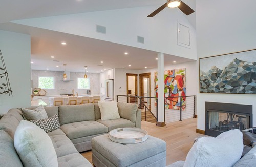 Intermountain House | Vail Getaway w/ Private Hot Tub & Mountain Views!