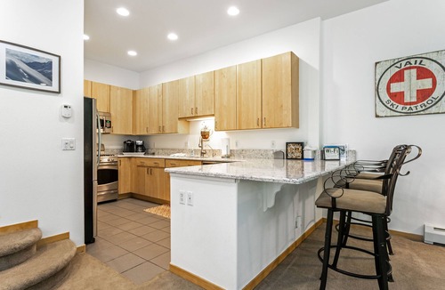 Vail Condo | Vail Modern Spacious Multi-level Villa, SAV4D