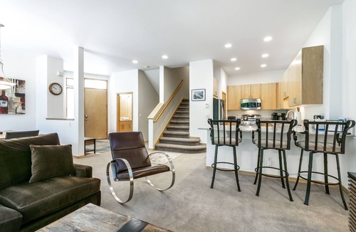 Vail Condo | Vail Modern Spacious Multi-level Villa, SAV4D