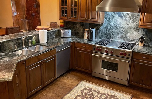 Vail Condo | Vail Village Luxury Condo-Private Hot Tub, Mountain Views and Walk to Lifts!