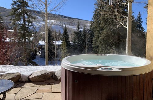 Vail Condo | Vail Village Luxury Condo-Private Hot Tub, Mountain Views and Walk to Lifts!