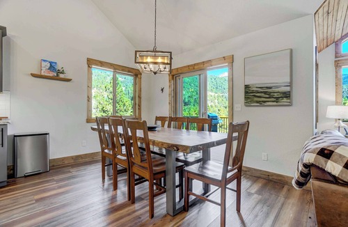Rainbow Valley Cabin | Valley Vista Lodge! Hot Tub, Fire-pit w Mtn Views!