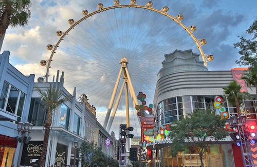 Gateway District Hotel | Value Accommodations for your Vegas Trip! 3 Serene Units, Pool, Casino!