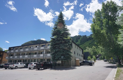 Downtown Condo | Value Lodging - Walk to lifts, restaurants and shops (203032-4273)