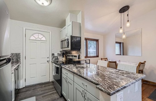 Arvada Plaza Area Apartment | Vaulted Ceilings & Modern Amenities Near Red Rocks & Denver