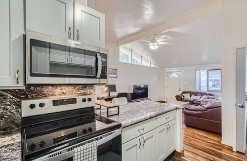 Arvada Plaza Area Apartment | Vaulted Ceilings & Modern Amenities Near Red Rocks & Denver