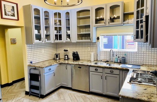 Florence House | Vibrant Mid-Century Modern Home in Downtown Florence