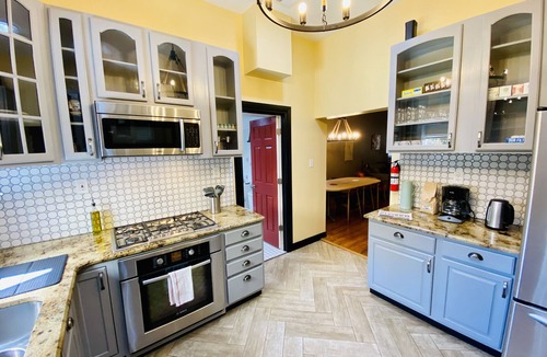 Florence House | Vibrant Mid-Century Modern Home in Downtown Florence